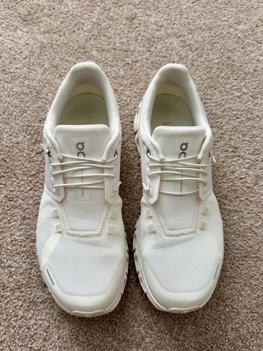 On Running Cloud 6 White lifestyle shoe